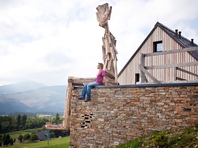 Jakub Flejšar rozhýbe kov i dřevo